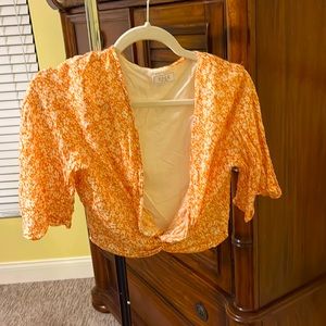 Crop top in gold yellow floral detail